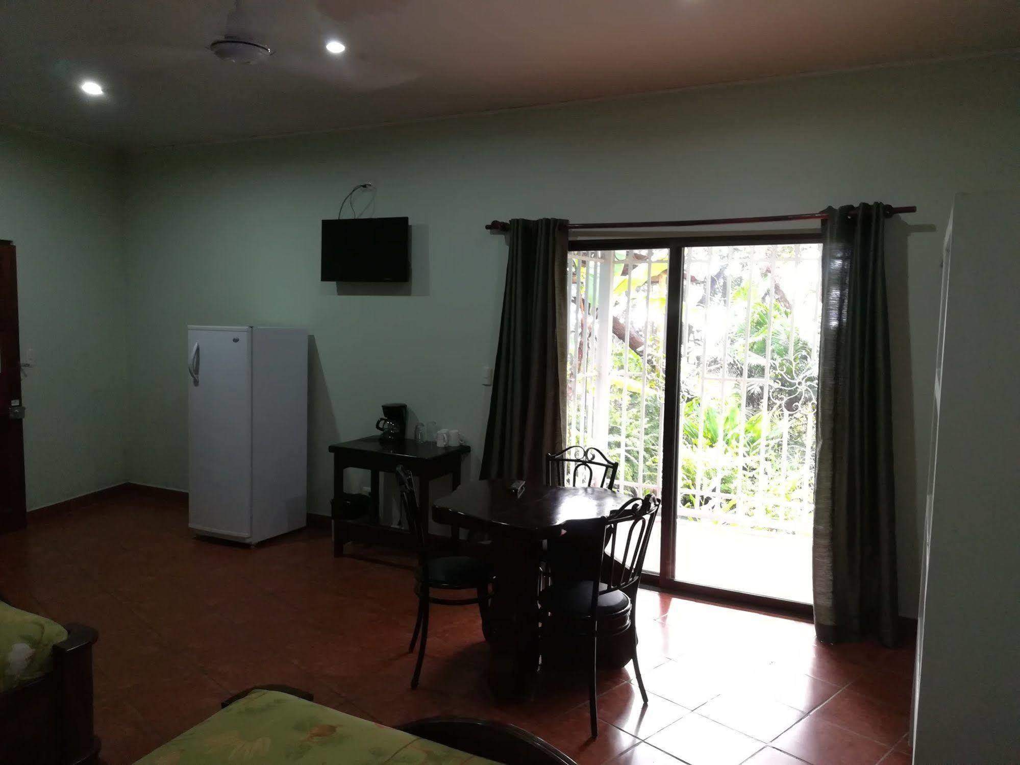Oceanfront Hotel Verde Mar Direct Access To The Beach Manuel Antonio Bagian luar foto